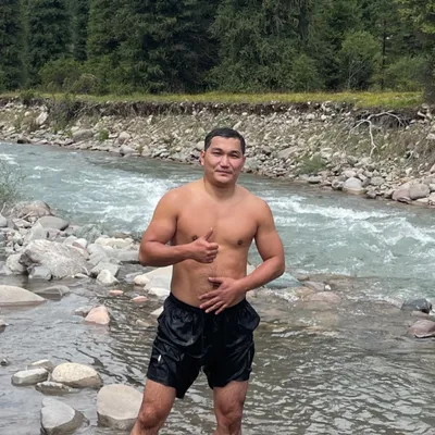 Актер, 33 жас