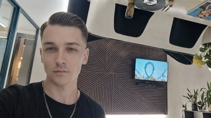 Актёр, 22 года