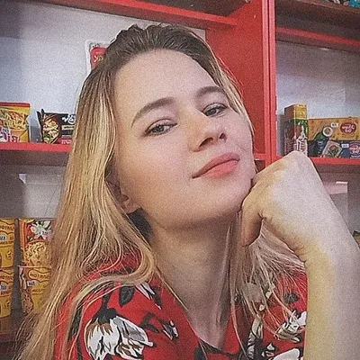 Актриса, 33 года