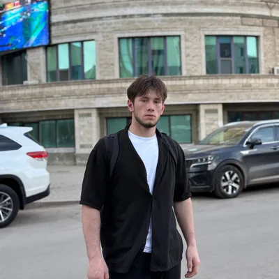 Актер, 18 жас