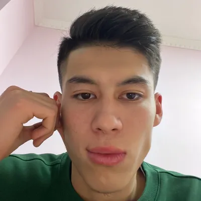 Актер, 23 жас