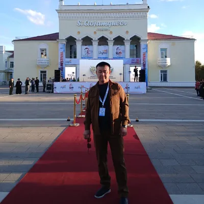 Актер, 48 жас