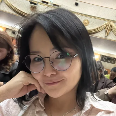 Актер, 42 жас