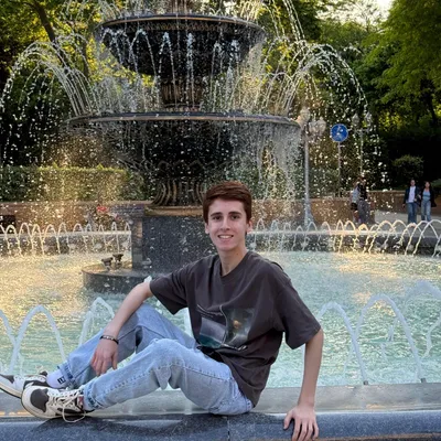 Актер, 18 жас