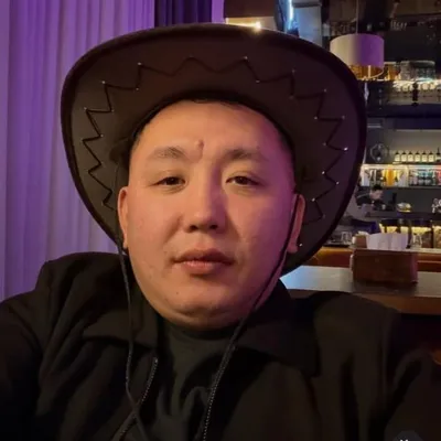 Актер, 32 жас